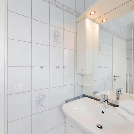 Geraeumige Anker In Ruhiger Lage Apartman *