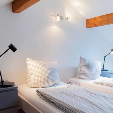 Geraeumige Anker In Ruhiger Lage Apartman