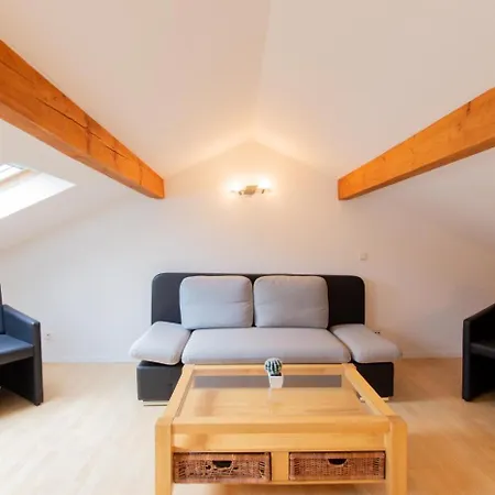 Geraeumige Anker In Ruhiger Lage *