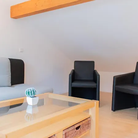 Geraeumige Anker In Ruhiger Lage *