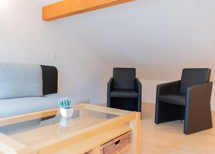 Geraeumige Anker In Ruhiger Lage *